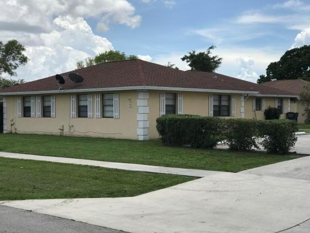 A Lovely 3 bedroom 2 bath villa nestled in a quiet and friendly neighborhood and an A rated school district! House features a beautiful upgraded kitchen, new vanities and toilets and a washer & dryer. Two assigned parking spots. 1 Pets up to 40 lb is allowed. No HOA- Quick approval process! Must see!