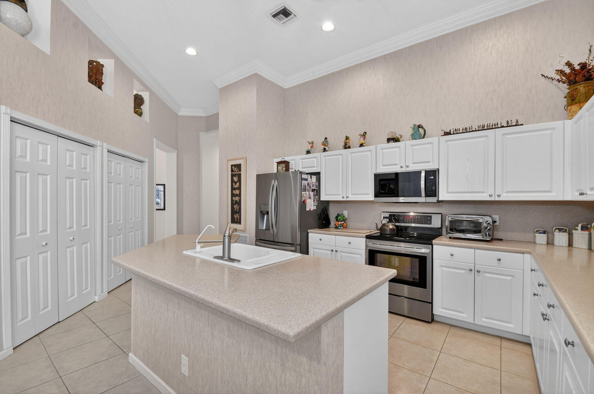 ABERDEEN 16 - Residential