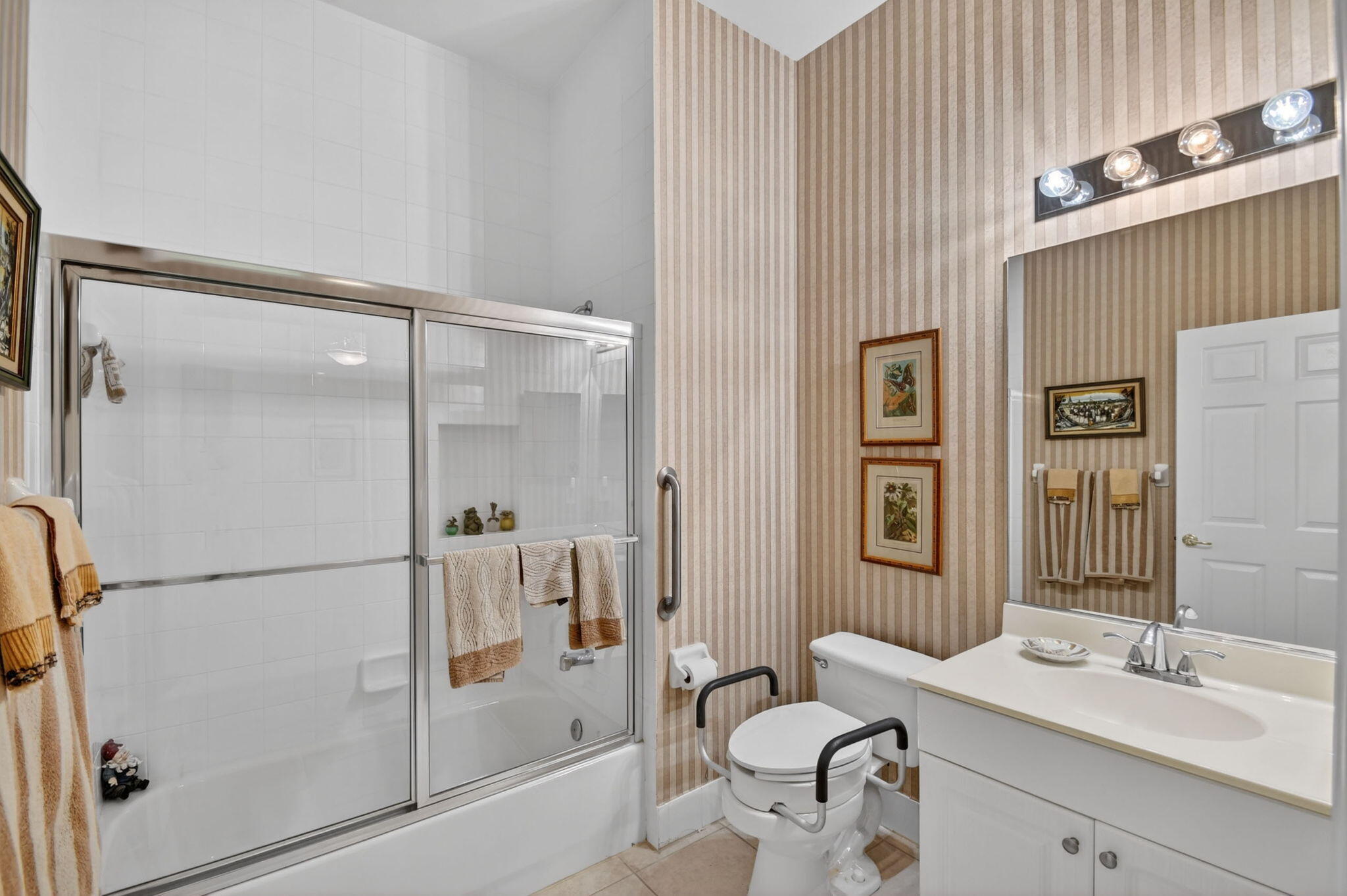 ABERDEEN 16 - Residential