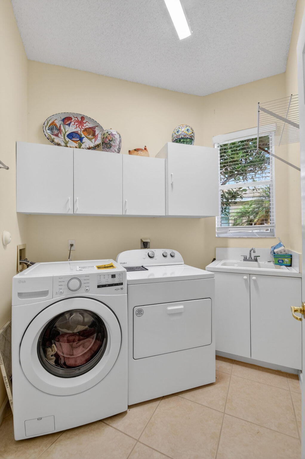 ABERDEEN 16 - Residential