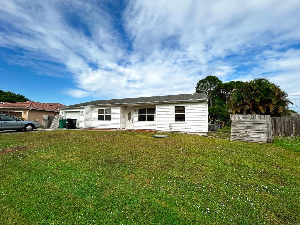 Photo of 1853 SE Dranson Circle, Port Saint Lucie, FL 34952 (MLS # R11148968)