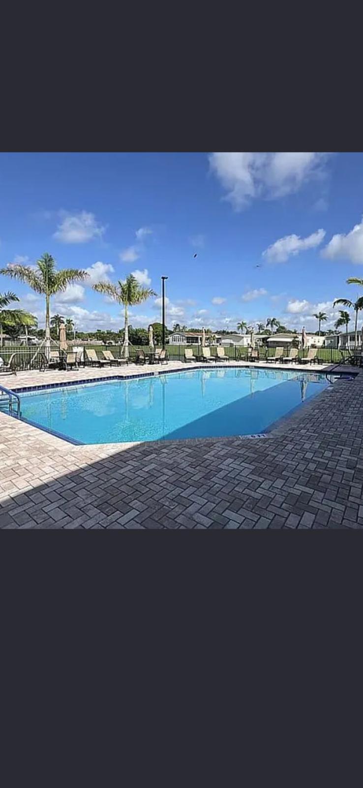 Palm Breezes Club - Residential