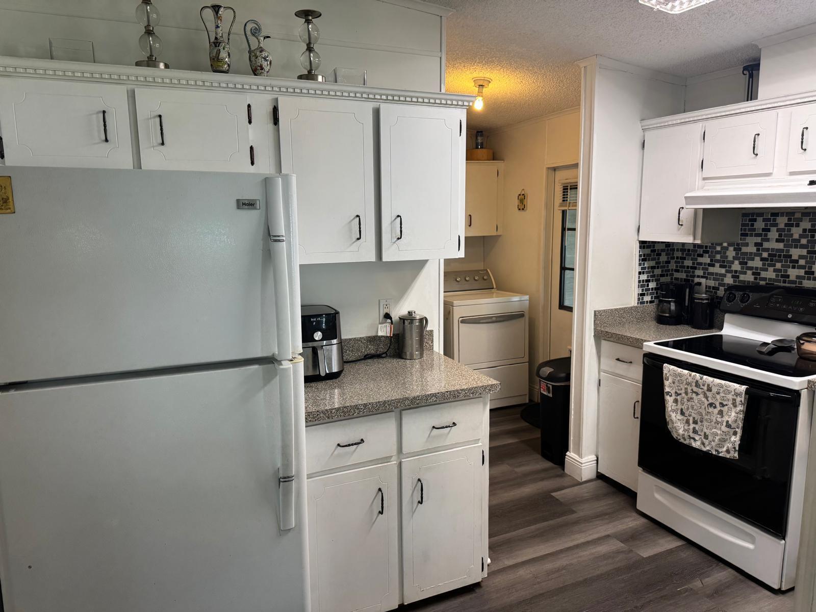 Palm Breezes Club - Residential