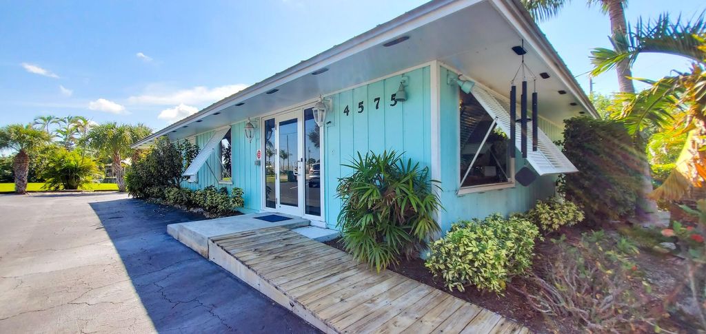 Photo of 4575 SE Dixie Highway, Stuart, FL 34997 (MLS # R11166541)