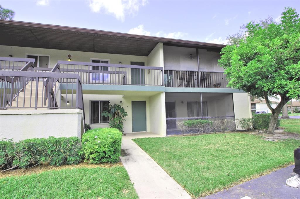 Photo of 6328 Chasewood B Drive #B, Jupiter, FL 33458 (MLS # R10848356)