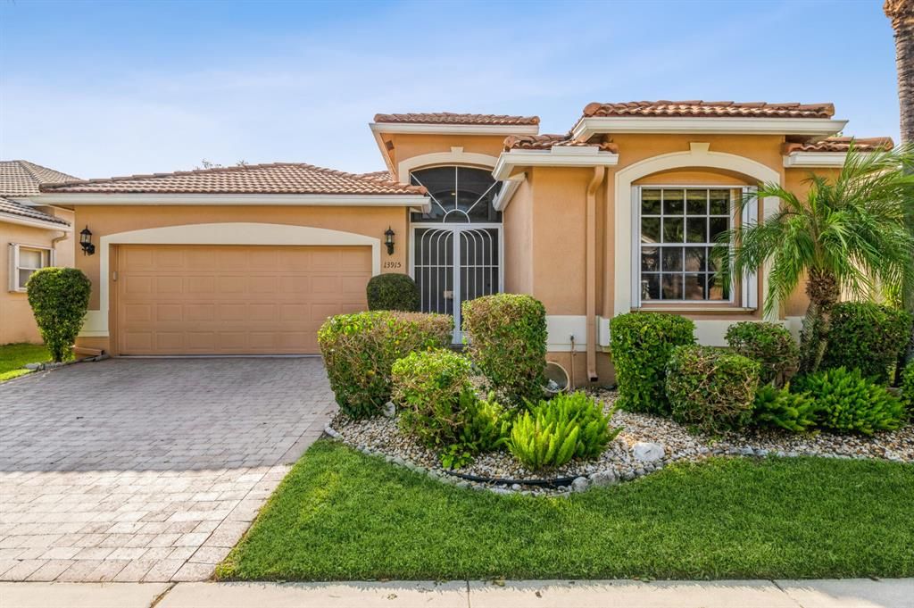 Photo of 13915 Via Raphael, Delray Beach, FL 33446 (MLS # R10750998)