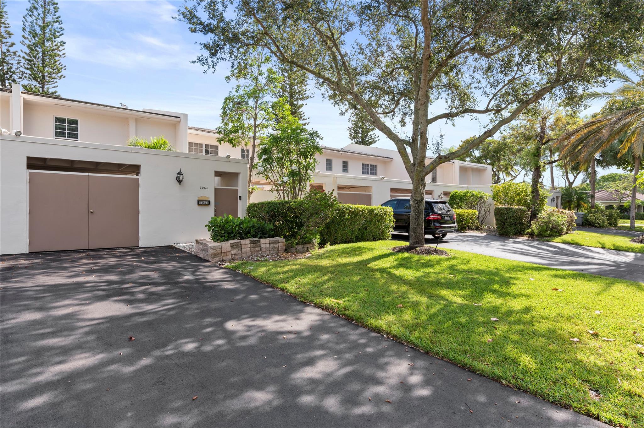 3063 N Palm Aire Dr 3063