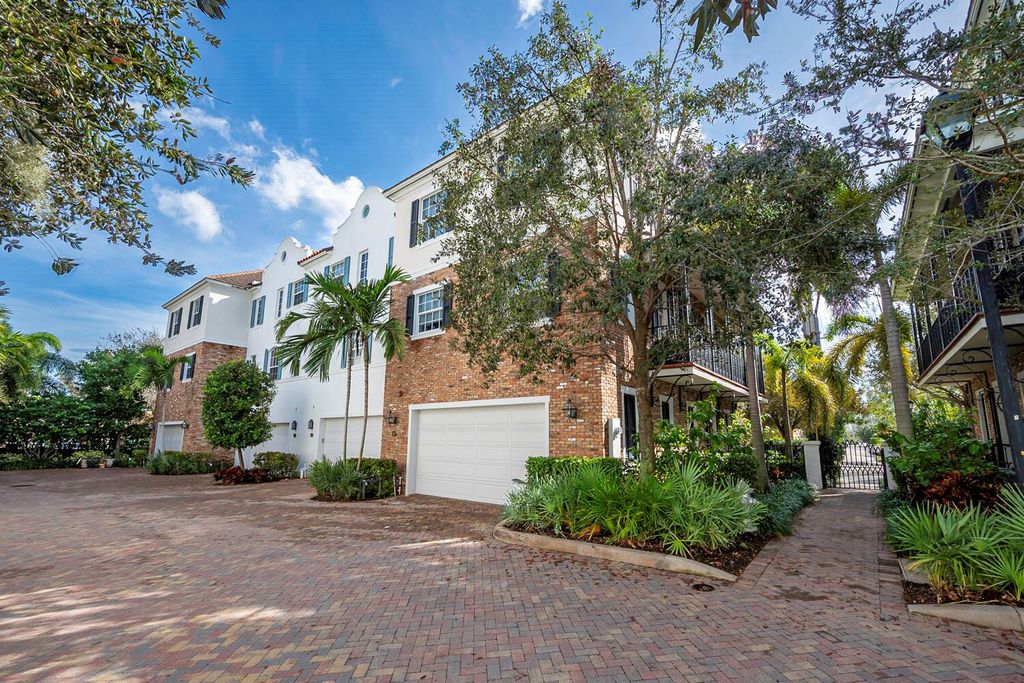 Photo of 112 S Cannery Row Circle, Delray Beach, FL 33444 (MLS # R11149776)
