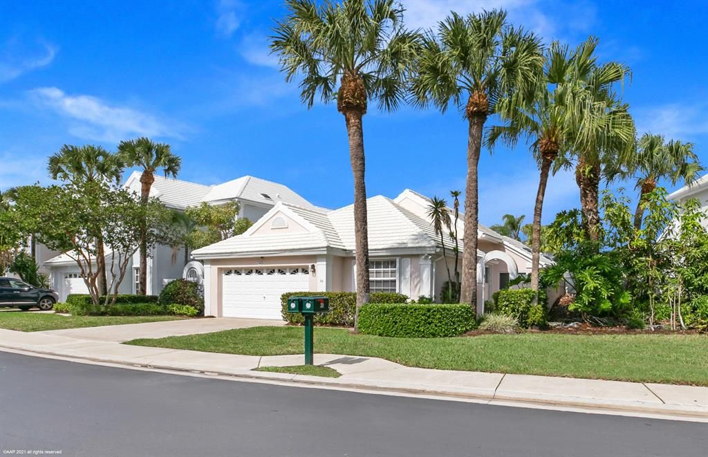 Photo of 32 Dorchester Circle, Palm Beach Gardens, FL 33418 (MLS # R10694294)