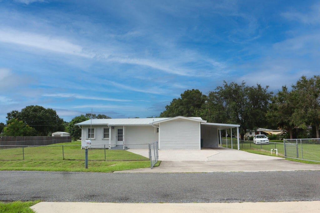 Photo of 902 Echo Street, Fort Pierce, FL 34982 (MLS # R11023105)