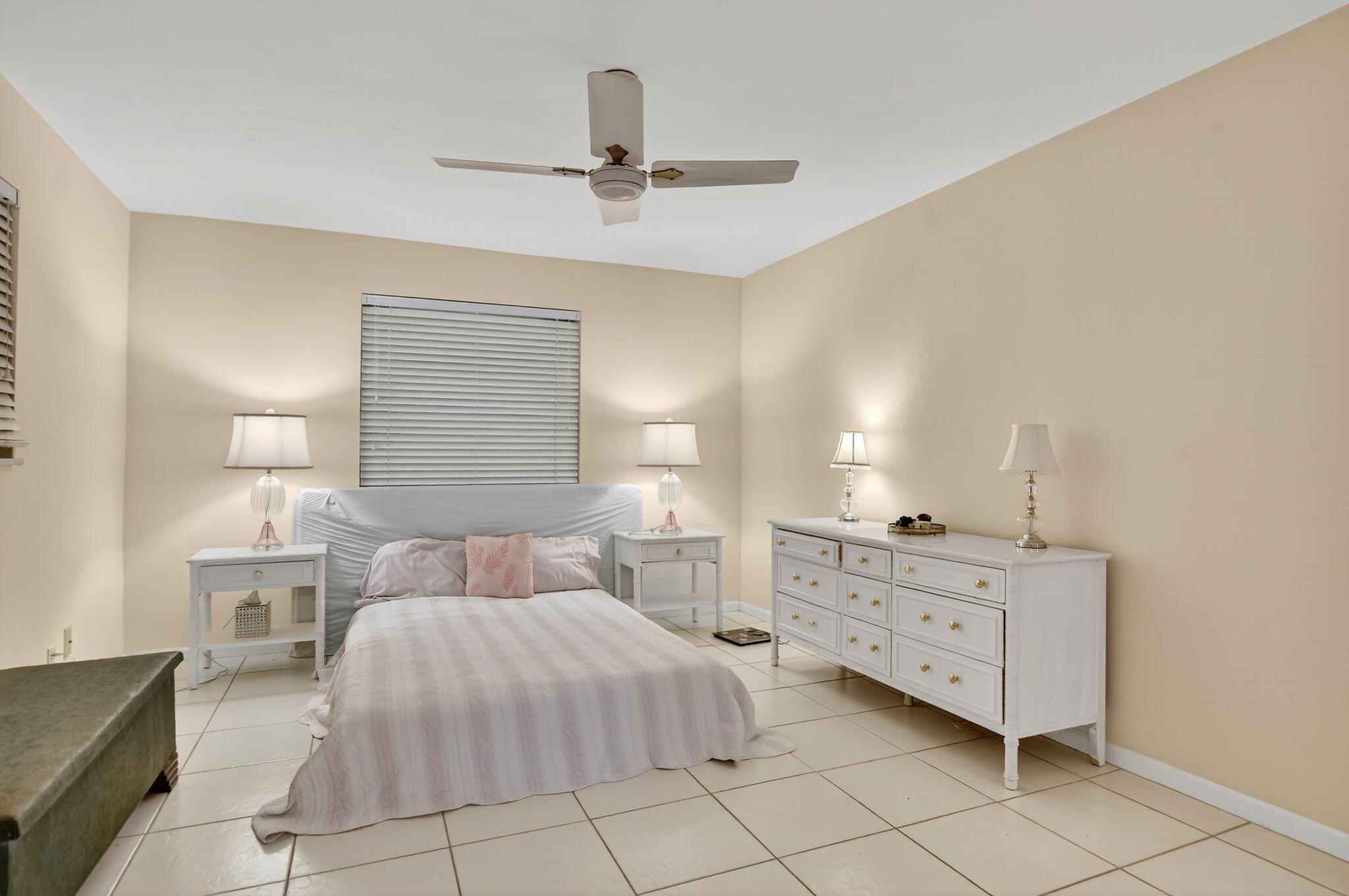 KNOB HILL - Residential