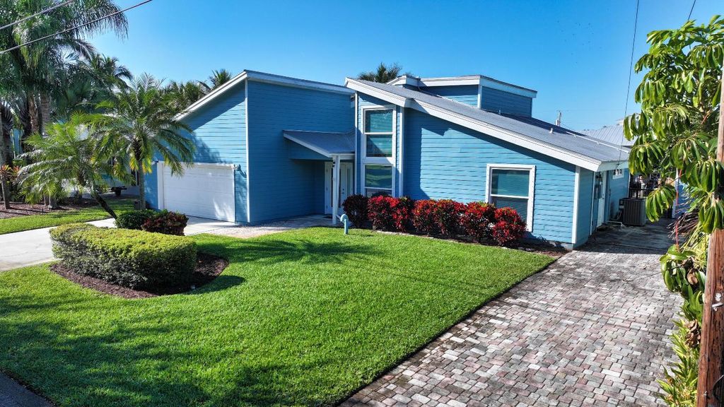 Photo of 1319 SW Dyer Point Road, Palm City, FL 34990 (MLS # R11052690)