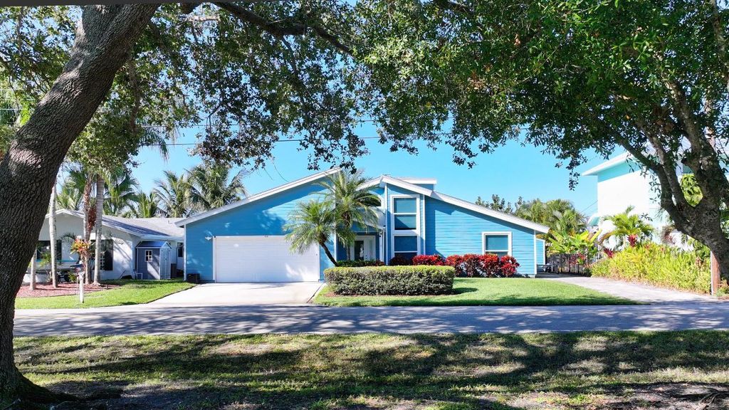 Photo of 1319 SW Dyer Point Road, Palm City, FL 34990 (MLS # R11052690)
