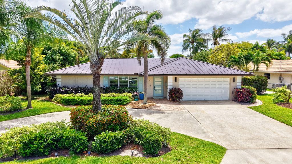 Photo of 618 Sunshine Drive, Delray Beach, FL 33444 (MLS # B26015149)