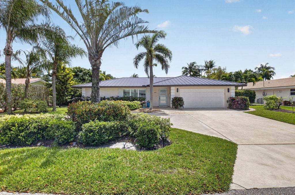 Photo of 618 Sunshine Drive, Delray Beach, FL 33444 (MLS # B26015149)