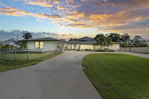 Photo of 4599 SE Halston Court, Stuart, FL 34997 (MLS # R11134371) Photo of 4599 SE Halston Court, Stuart, FL 34997 (MLS # R11134371)