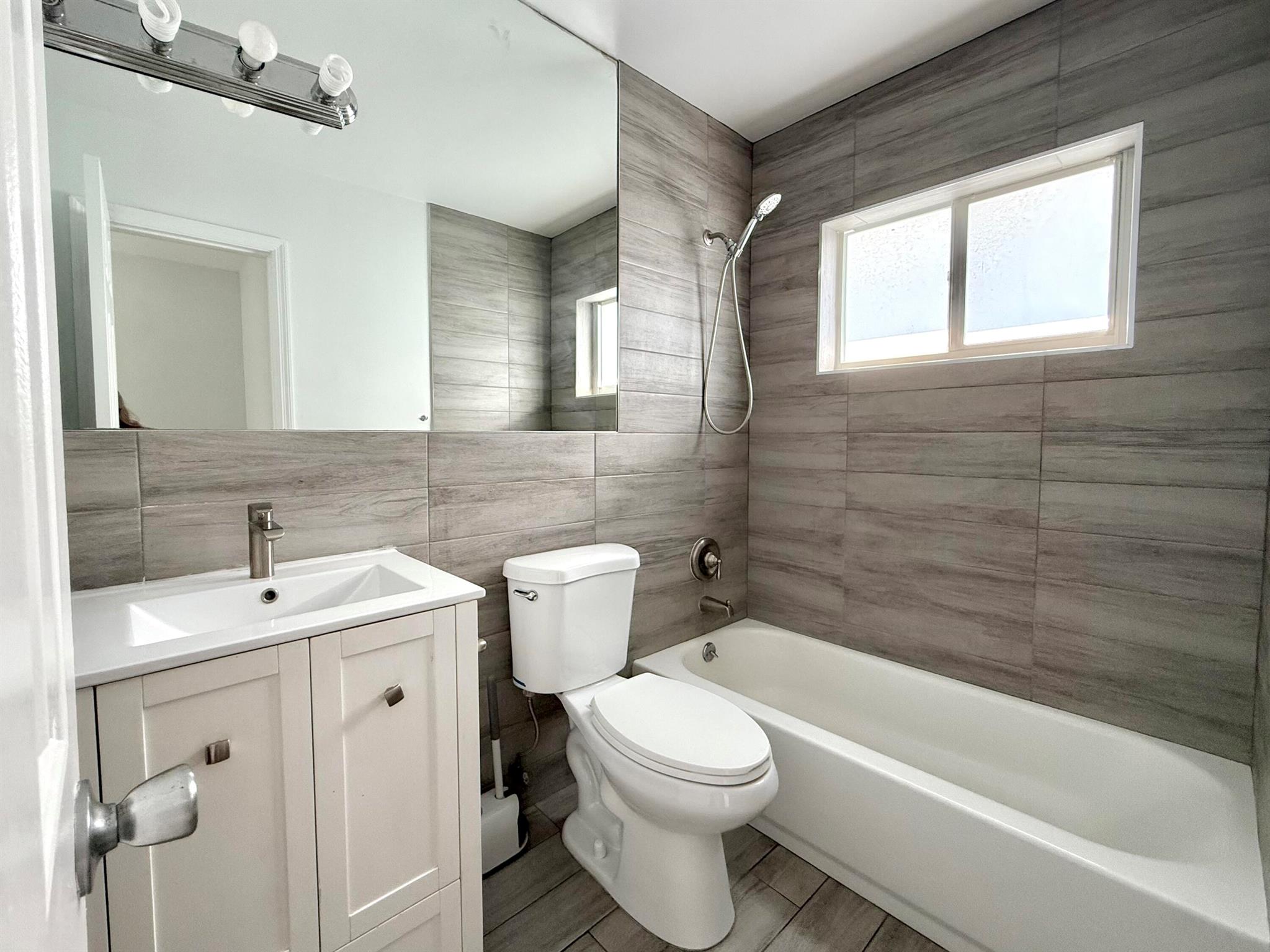 GOLF ESTATES - Residential Lease