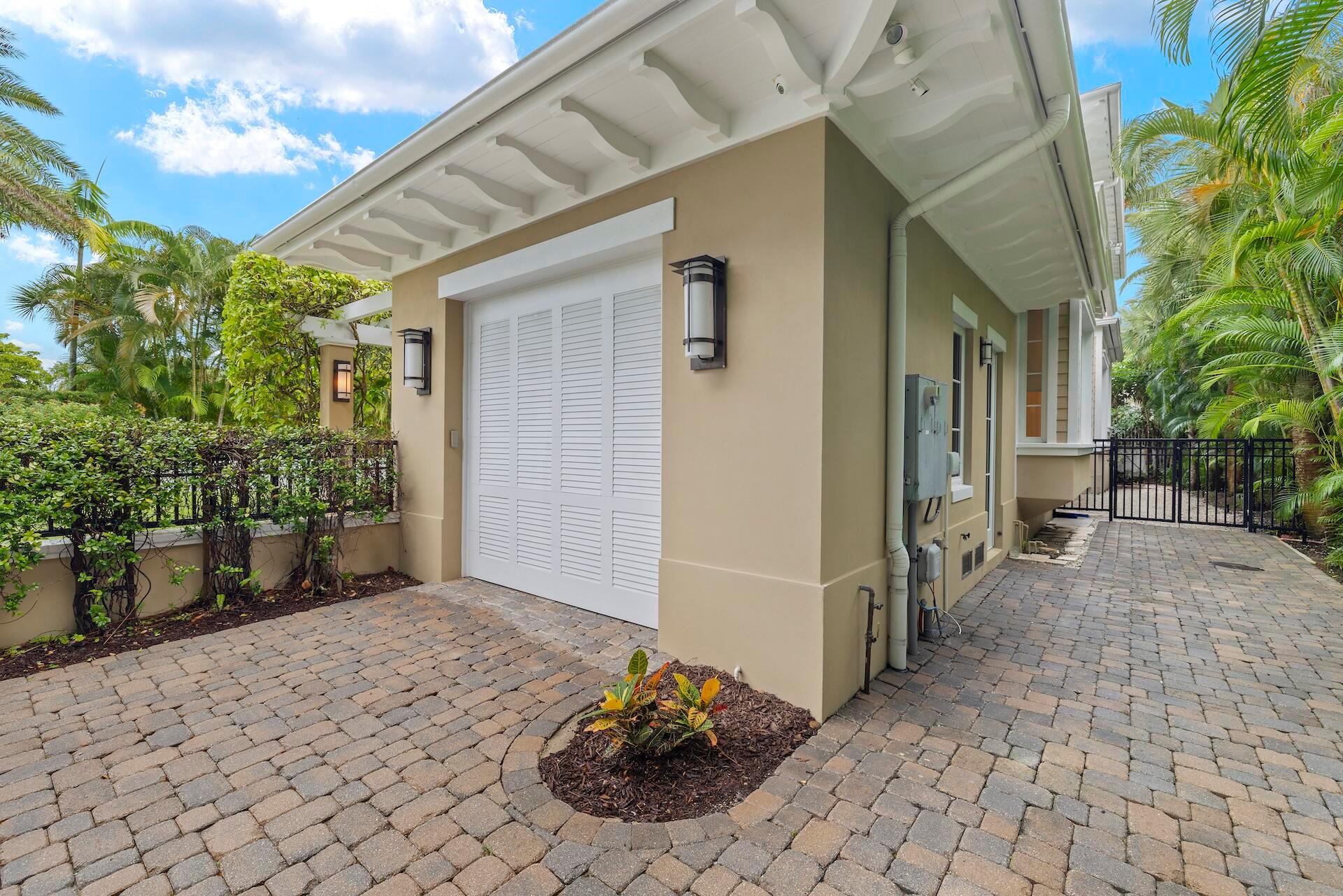 TROPICAL SHORES - Residential