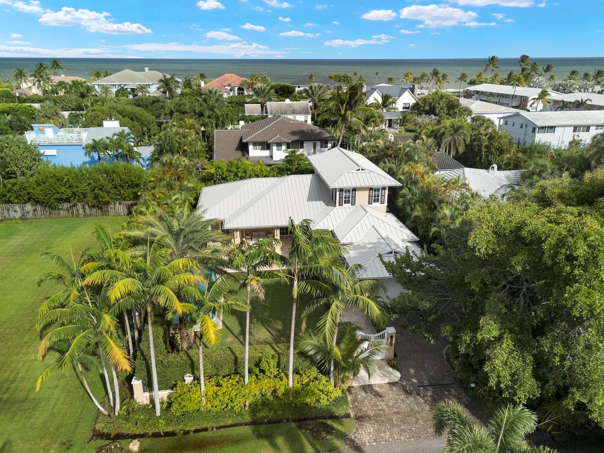 TROPICAL SHORES - Residential