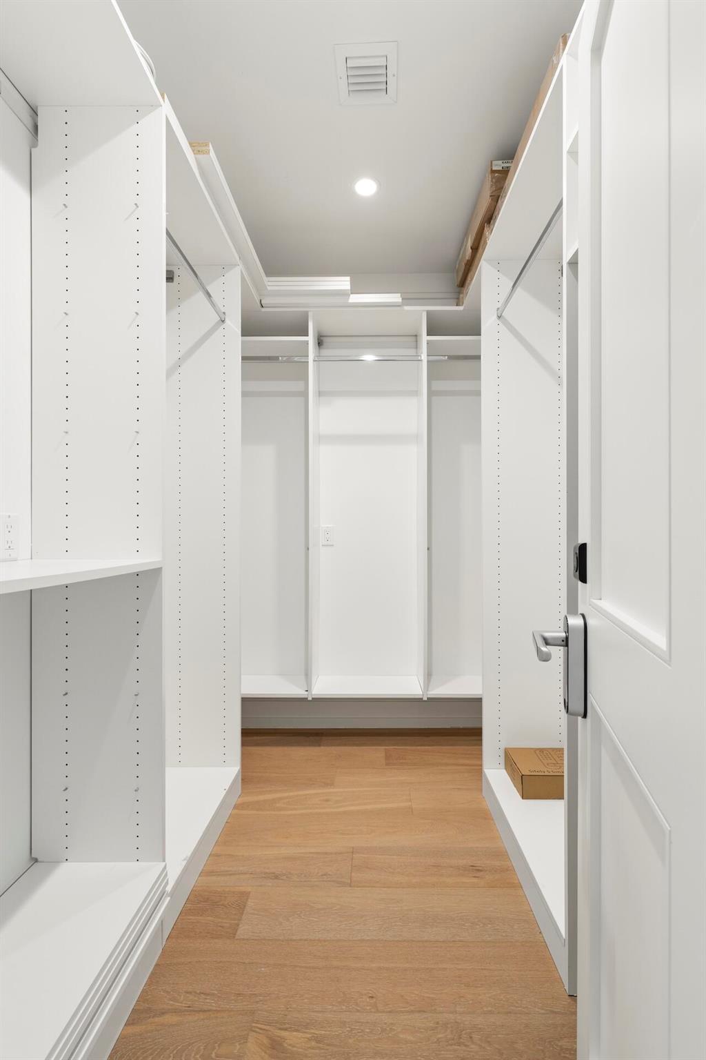 TROPICAL SHORES - Residential