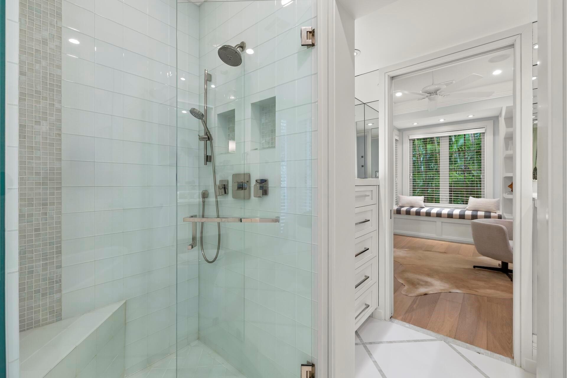 TROPICAL SHORES - Residential