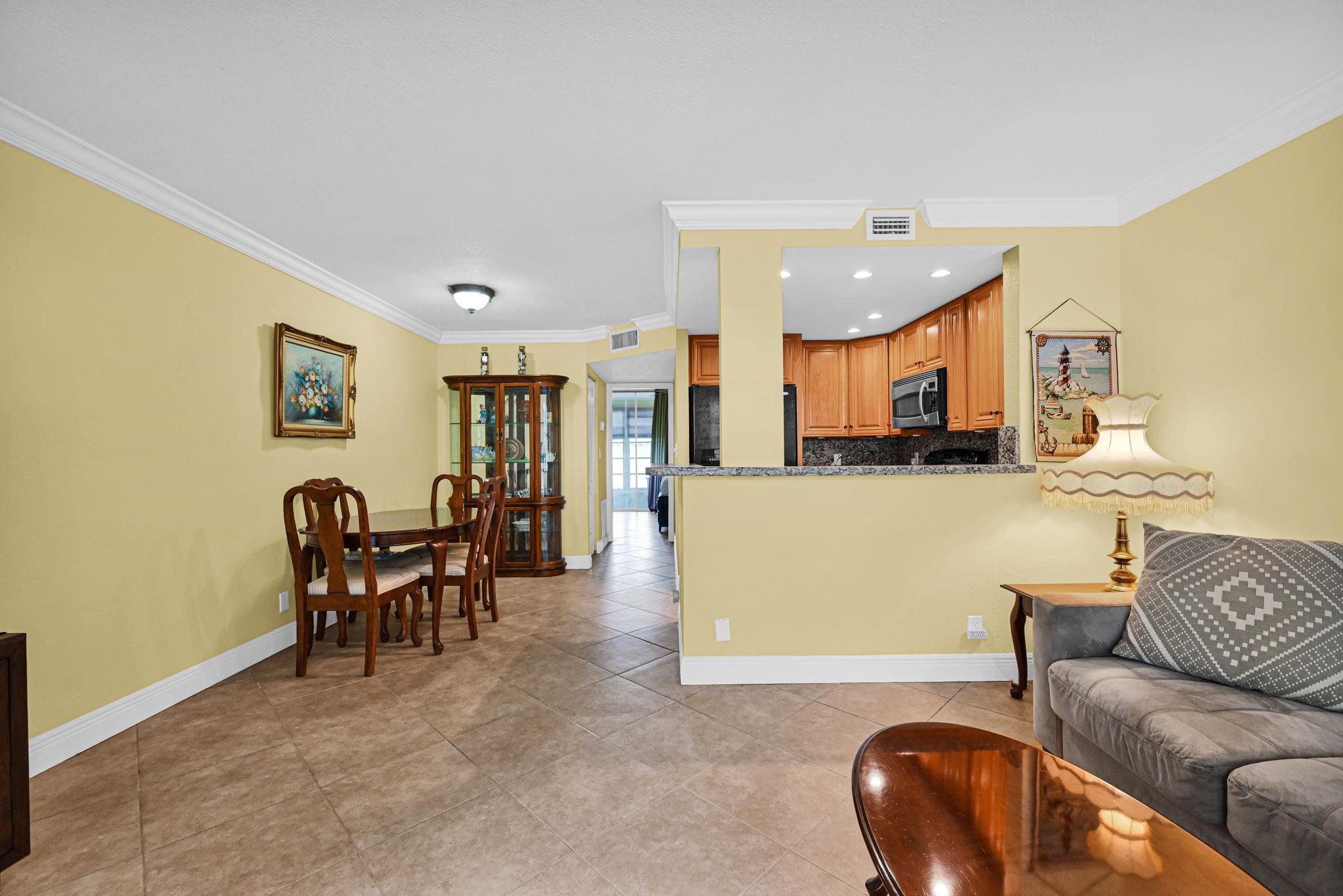 9121 Sunrise Lakes Blvd 106