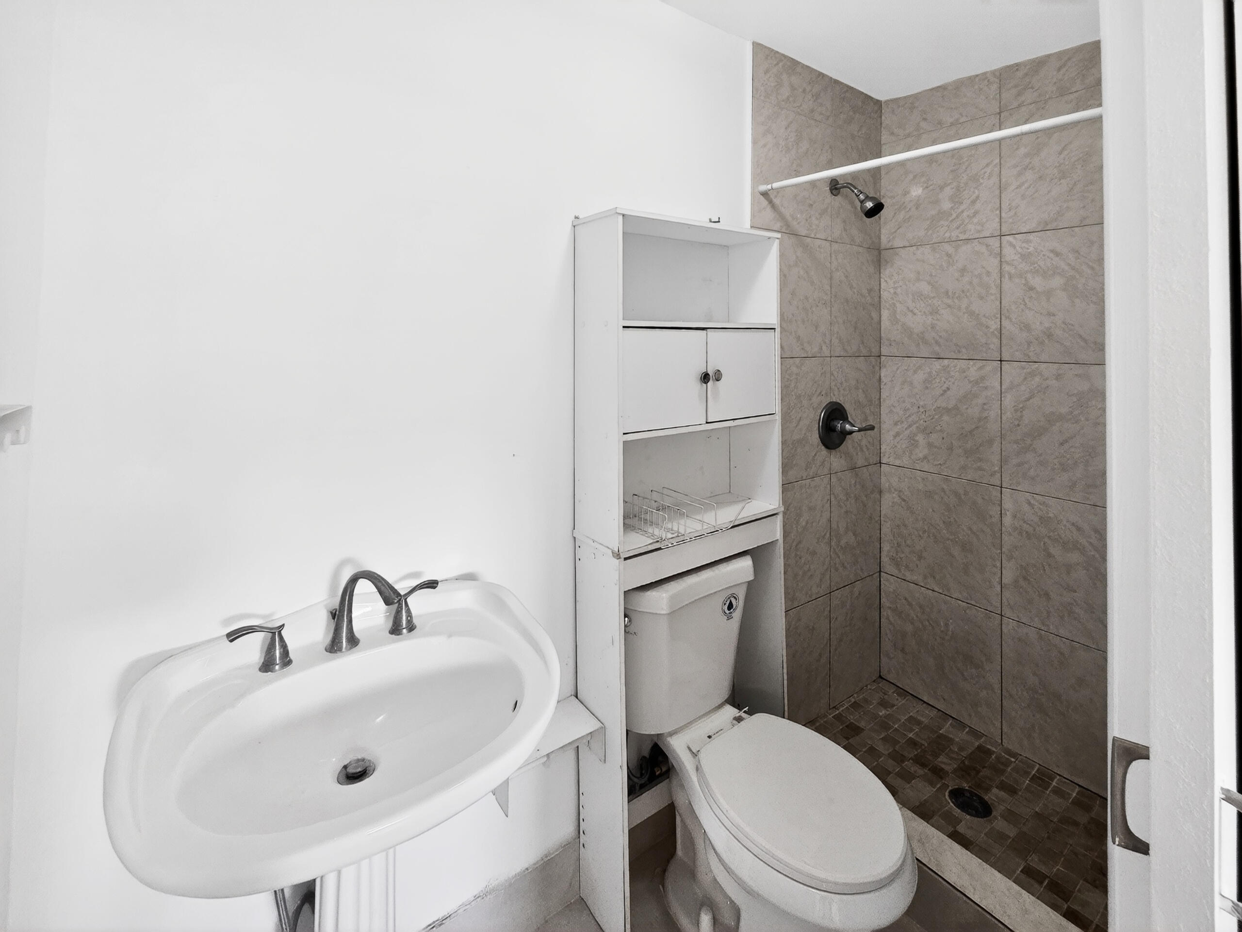 3-4 52 42 OJUS SUB - Residential Lease