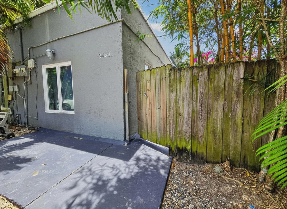 3-4 52 42 OJUS SUB - Residential Lease