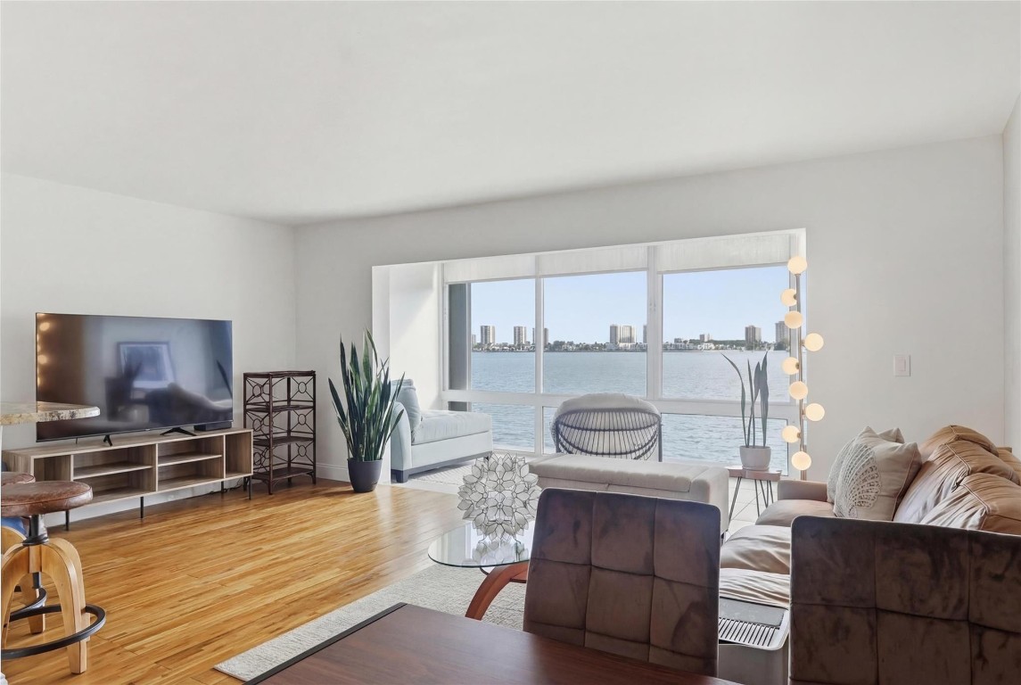 WILSHIRE - Residential