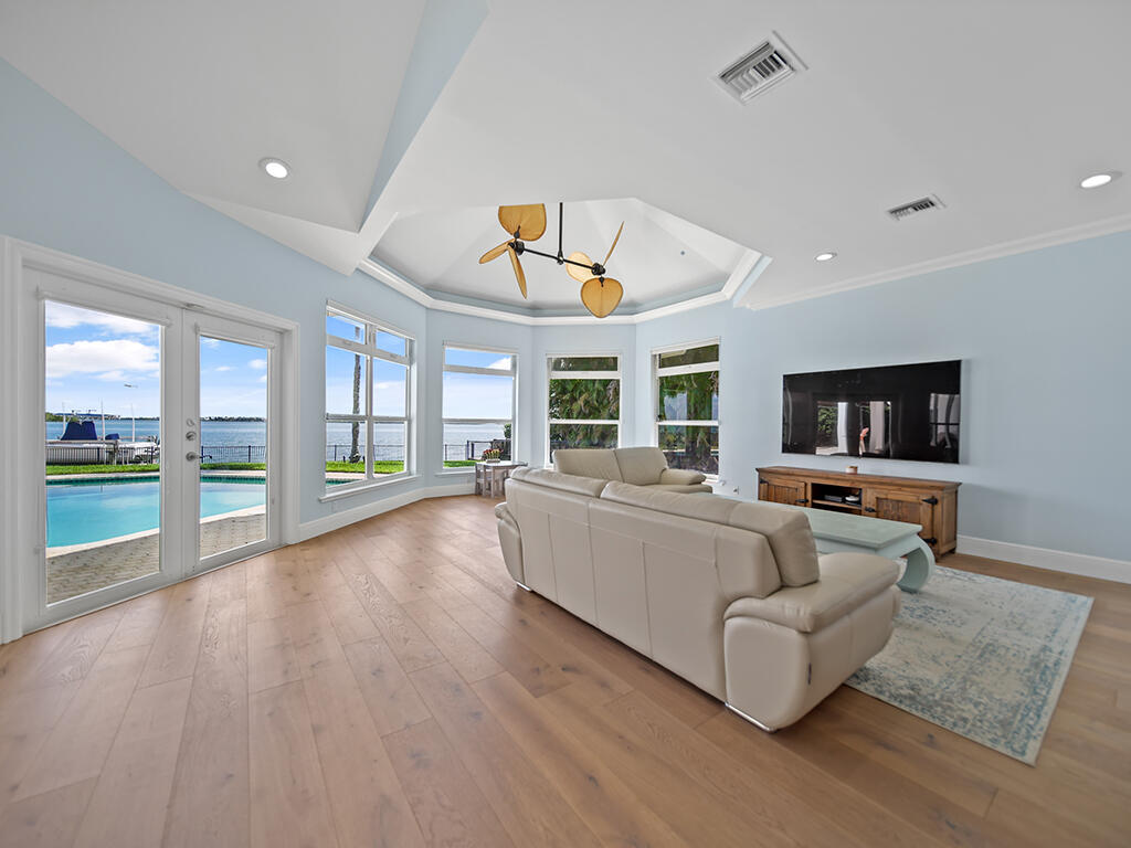 HIGH POINT - Residential