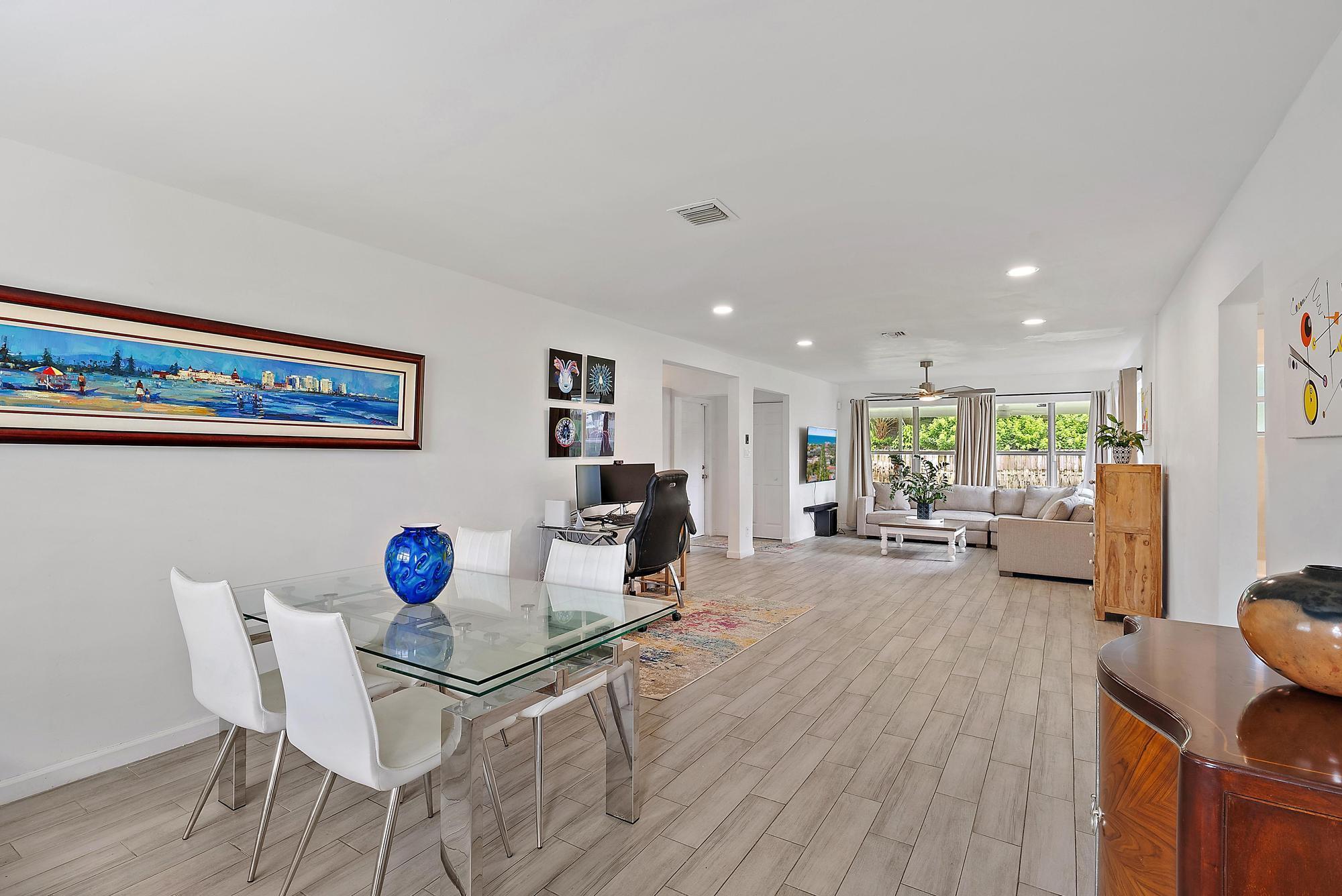 View photos, virtual tours, details... 423 Hawthorne Drive