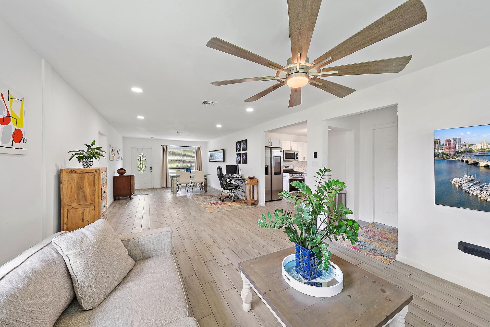 View photos, virtual tours, details... 423 Hawthorne Drive