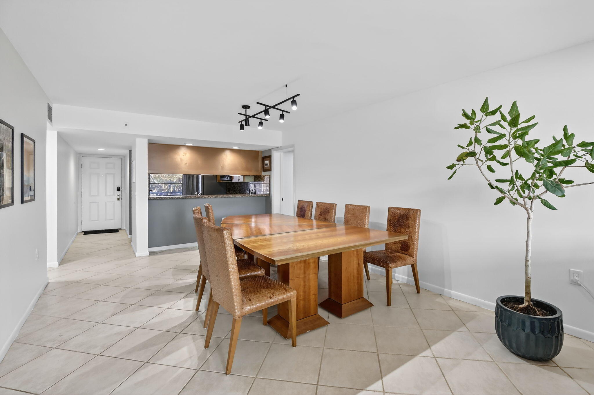 CONDO 14 OF WHITEHALL CONDOS - Residential