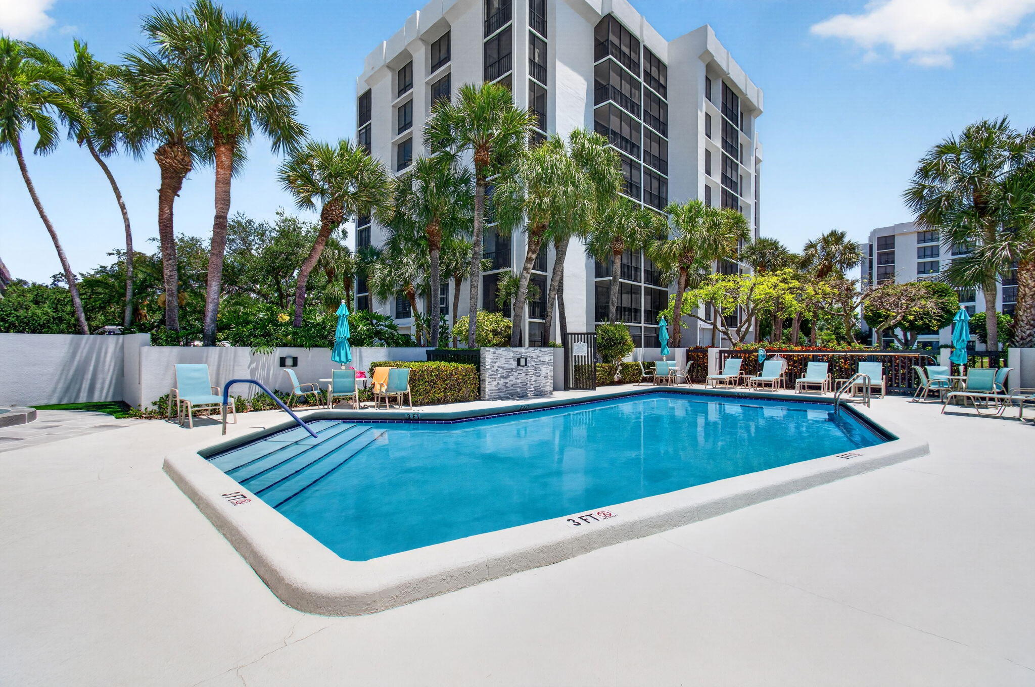 LAKEWOOD MIDRISE CONDO - Residential