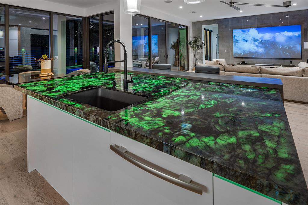 S/D OF 8-46-43 - Residential