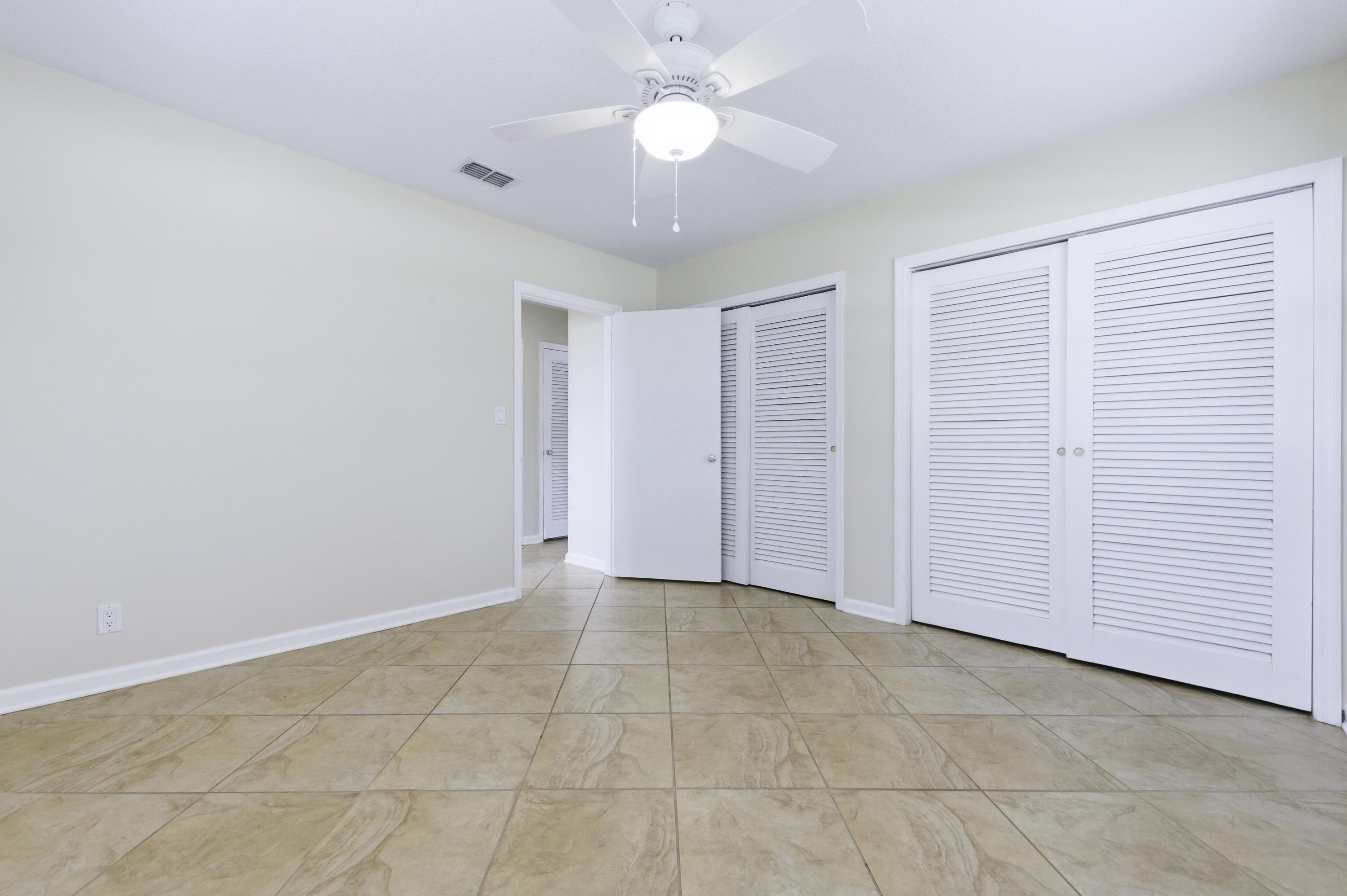 LAKE OSBORNE ESTATES 3 - Residential