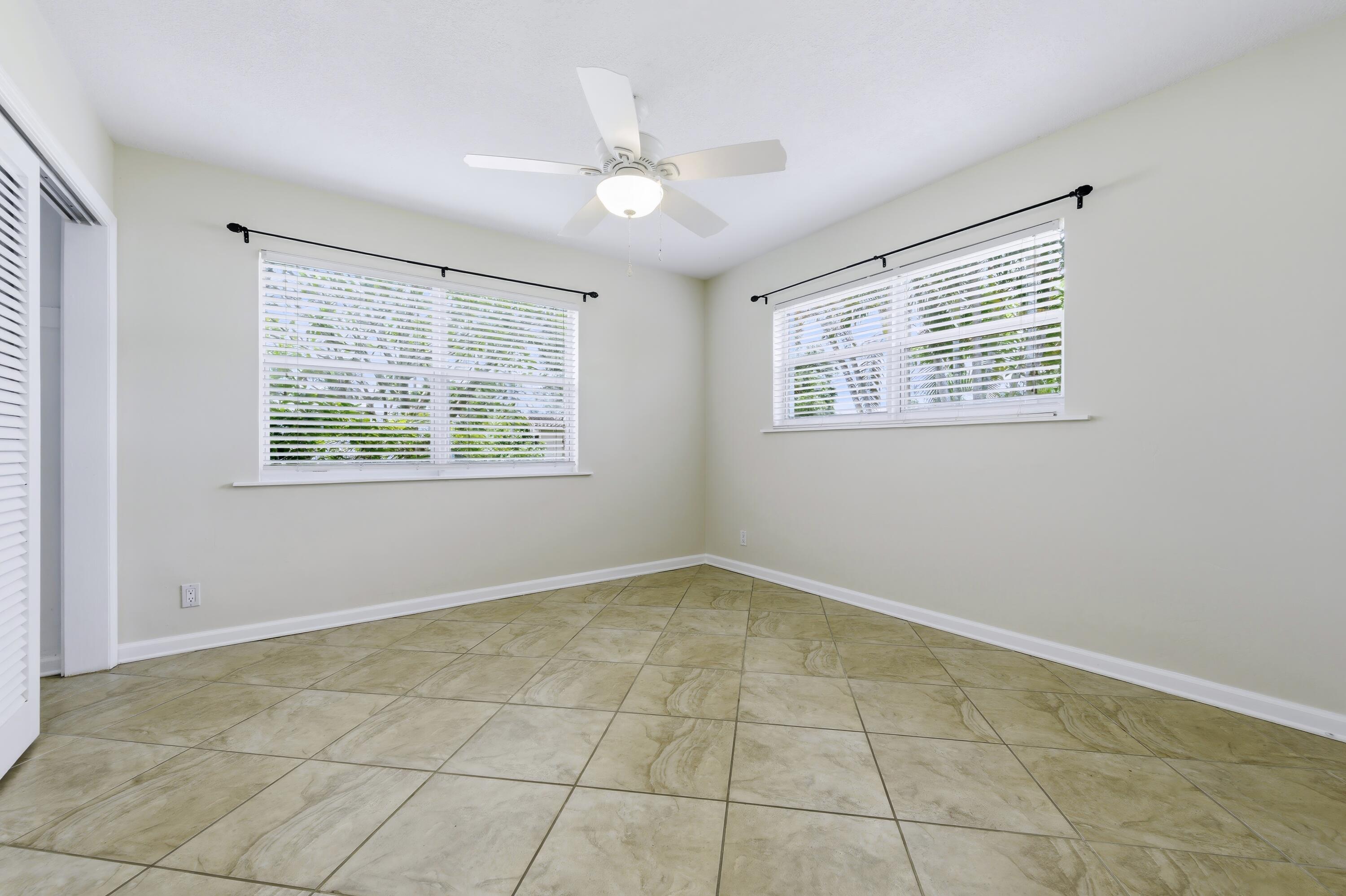 LAKE OSBORNE ESTATES 3 - Residential