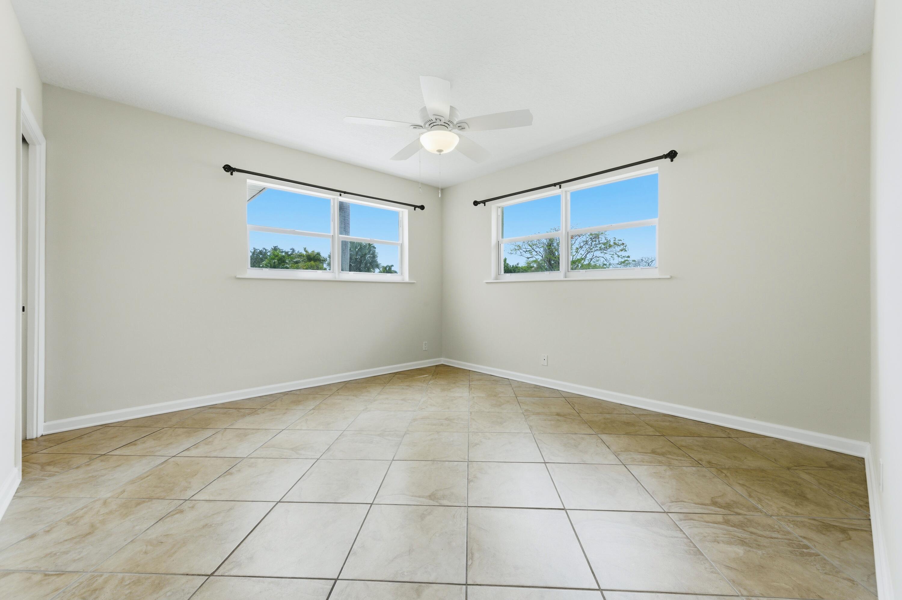 LAKE OSBORNE ESTATES 3 - Residential