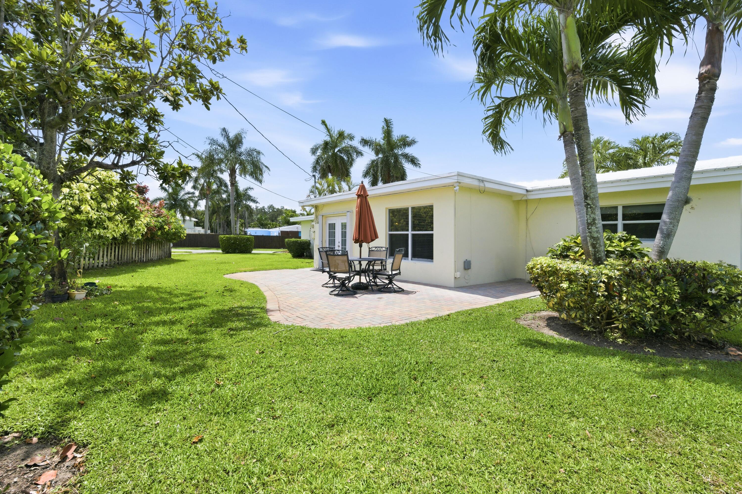 LAKE OSBORNE ESTATES 3 - Residential