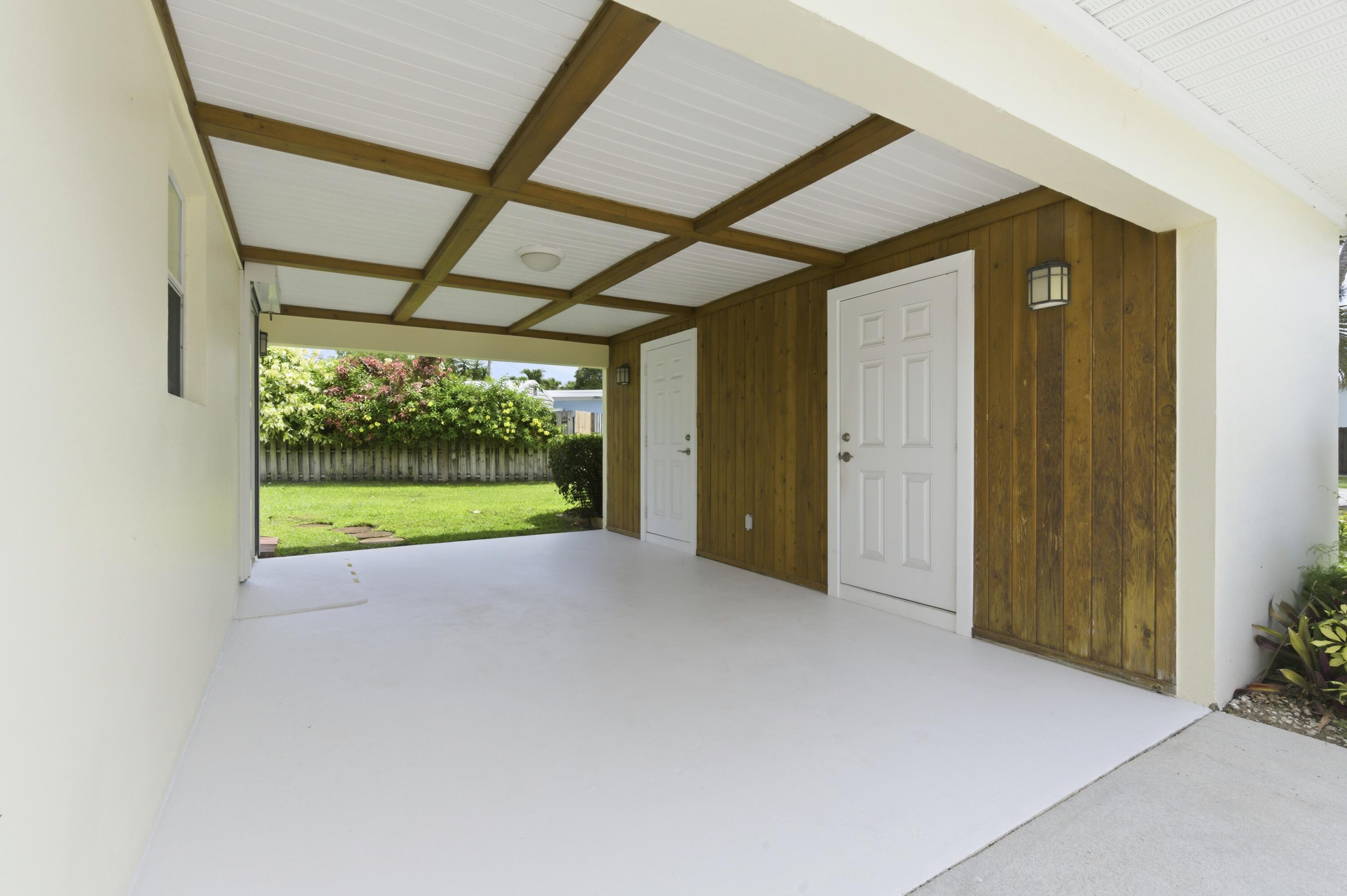 LAKE OSBORNE ESTATES 3 - Residential