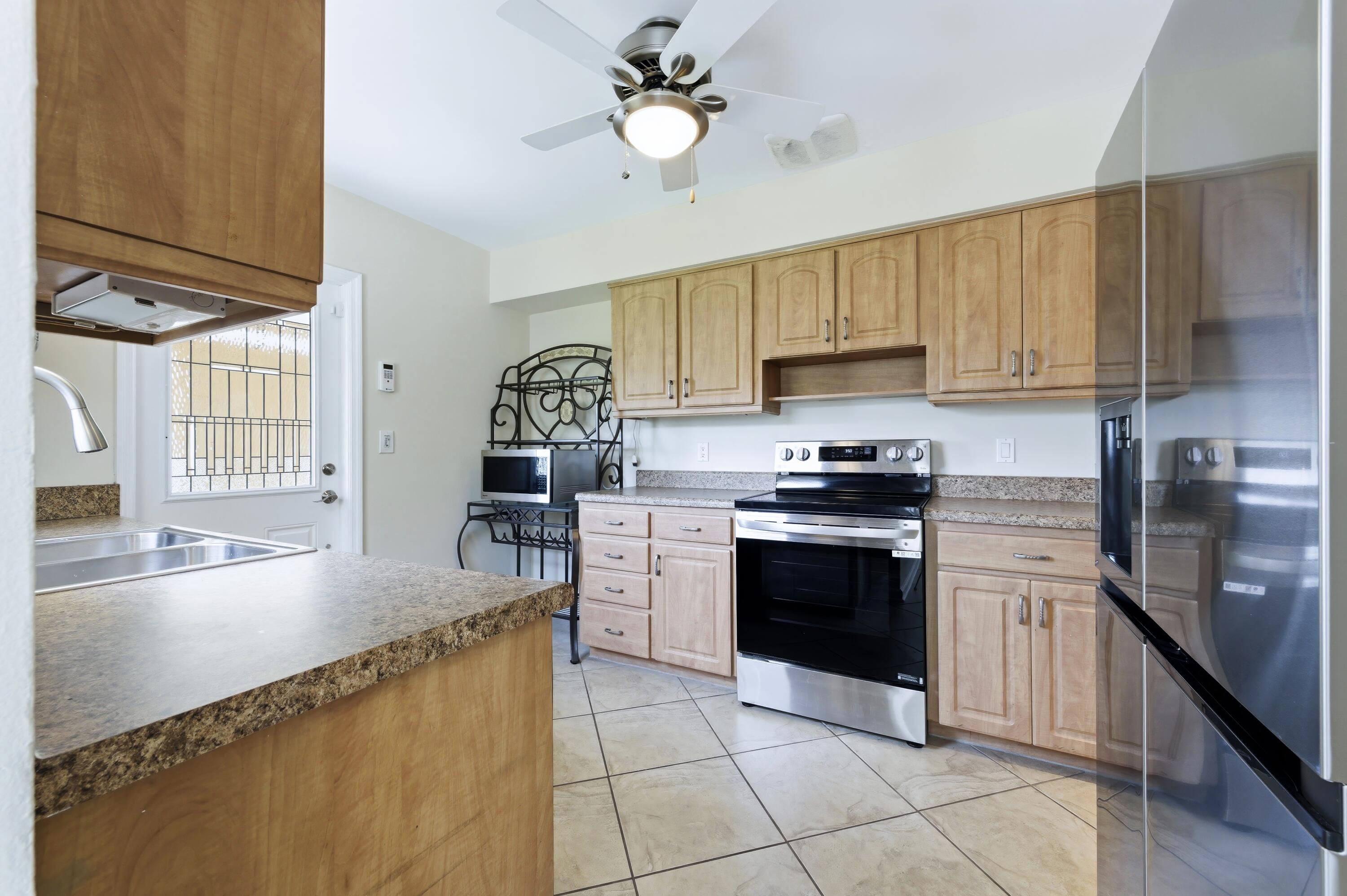 LAKE OSBORNE ESTATES 3 - Residential