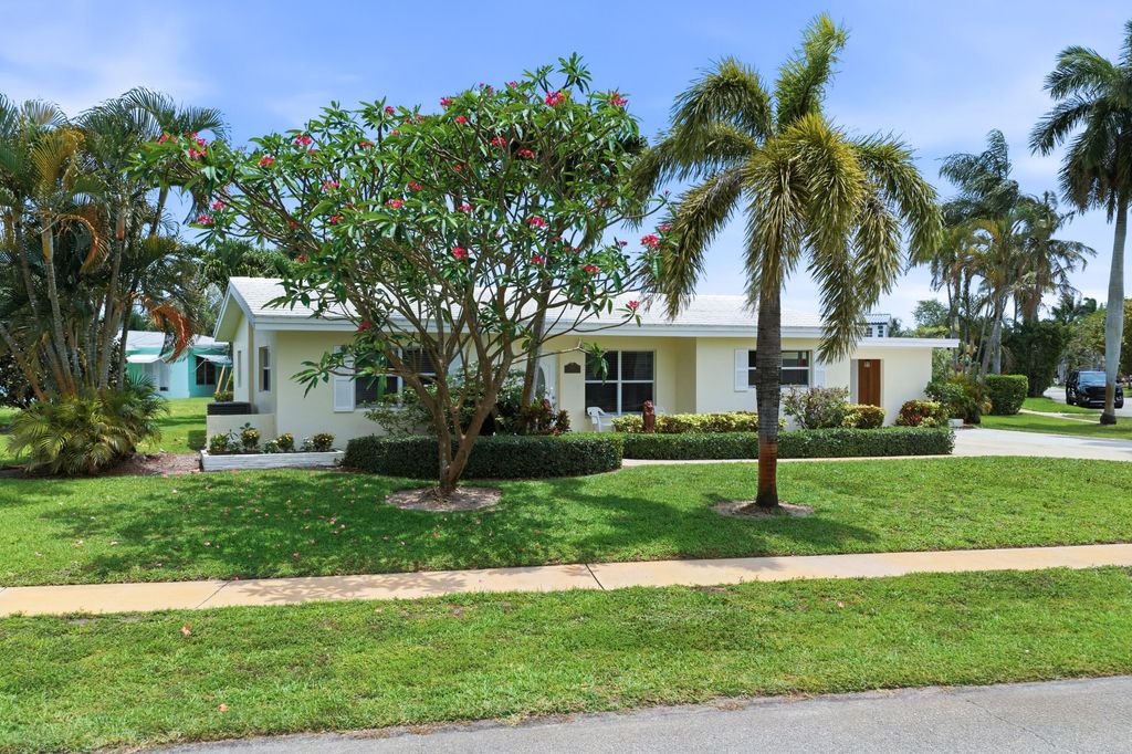 Photo of 1452 Crest Drive, Lake Worth, FL 33461 (MLS # B26028154)