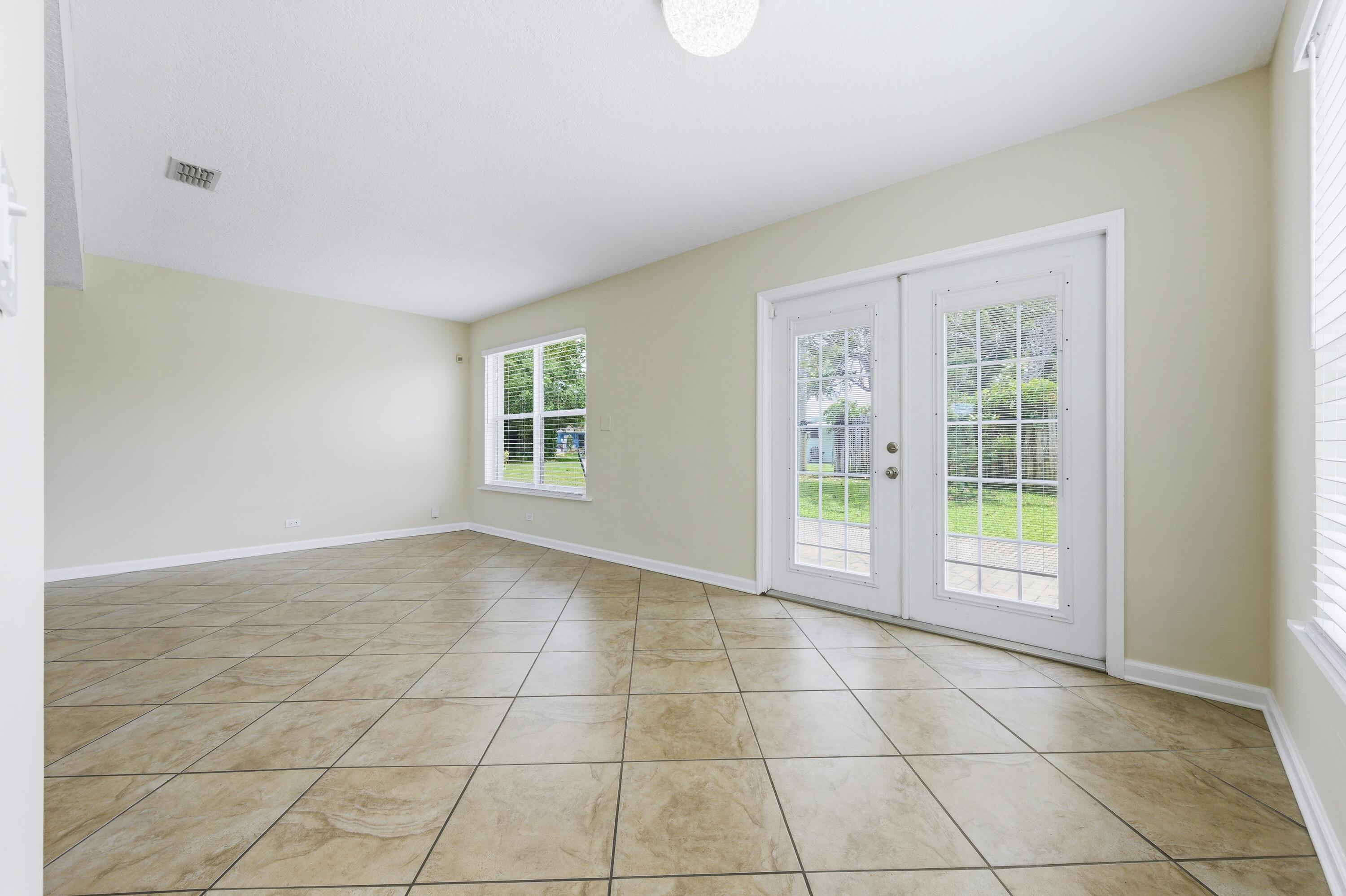LAKE OSBORNE ESTATES 3 - Residential
