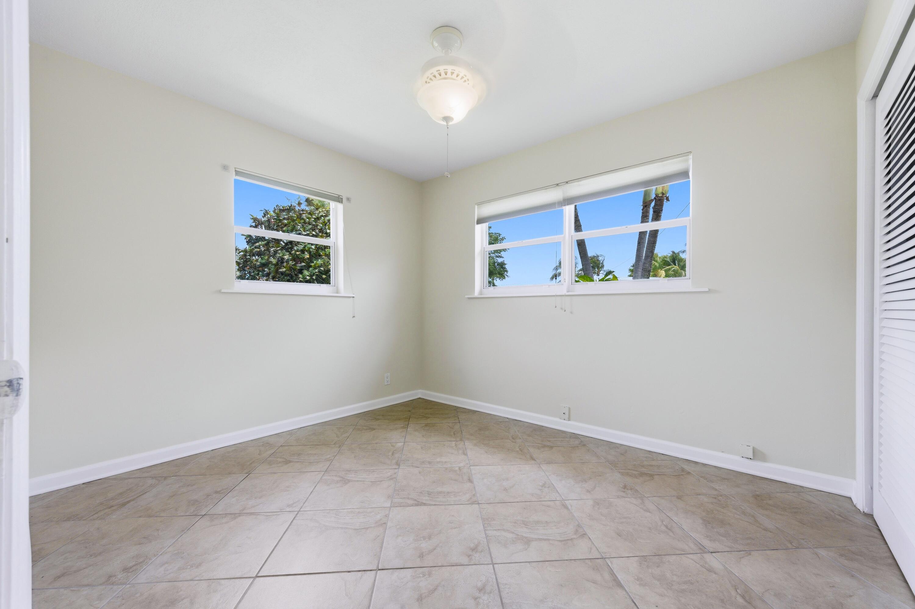 LAKE OSBORNE ESTATES 3 - Residential