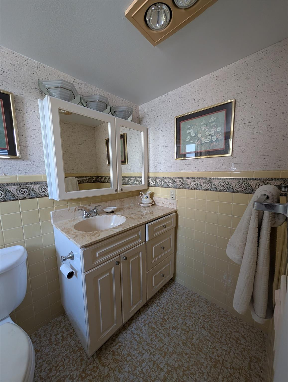 MEADOWBROOK LAKES CONDO - Residential