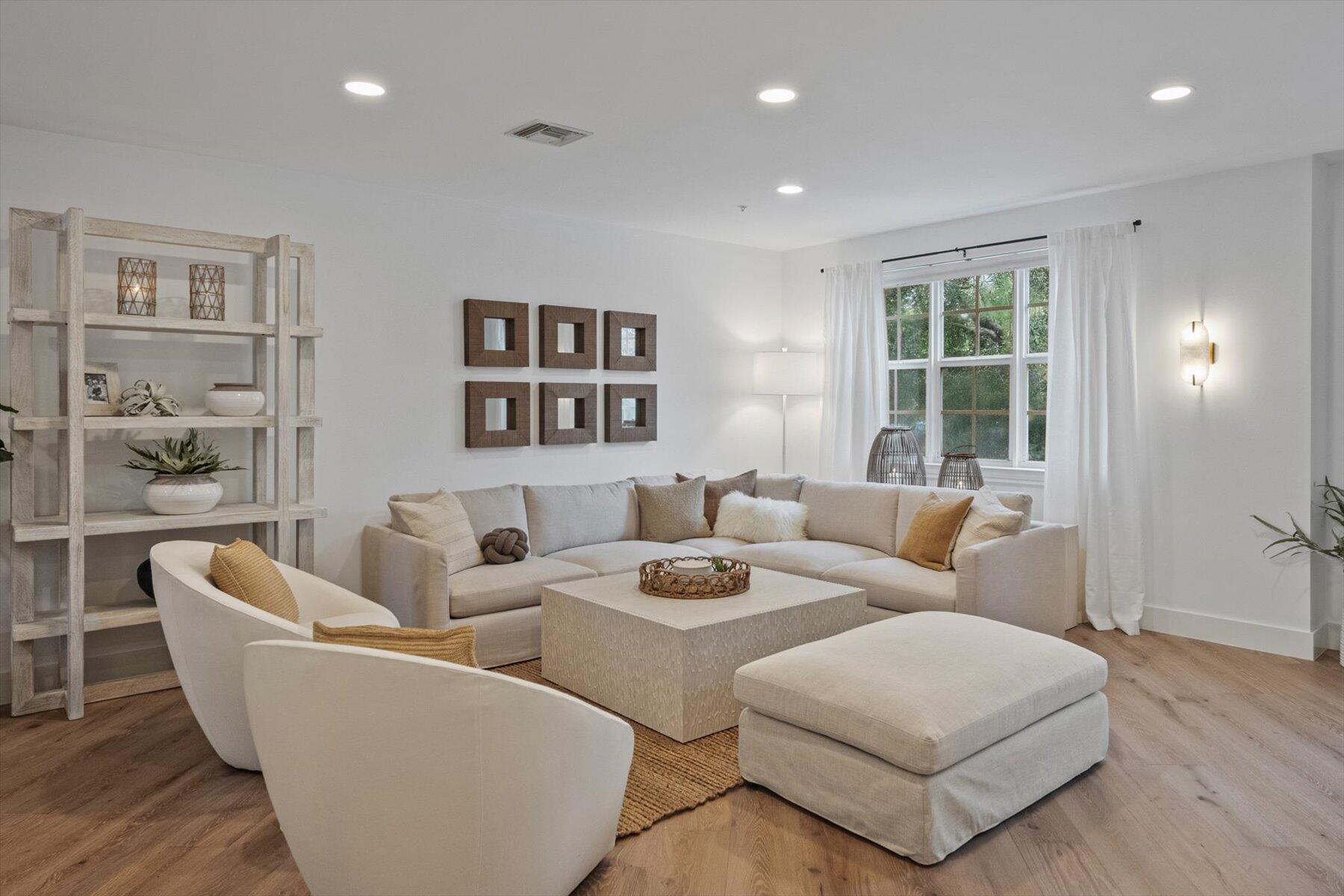 376 W Mallory Circle