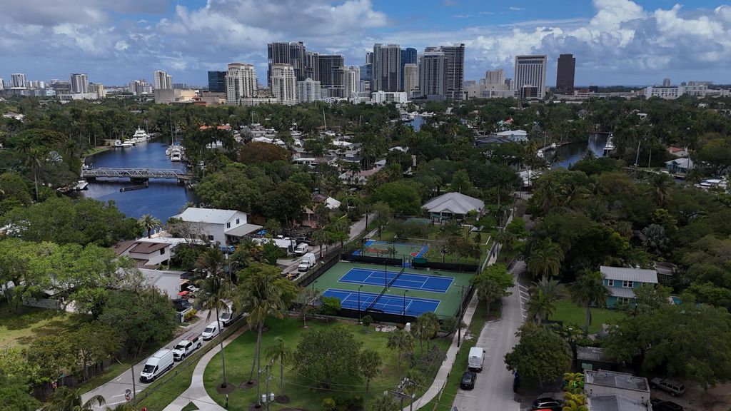 Photo of 615 SW 14th Avenue #1-2, Fort Lauderdale, FL 33312 (MLS # B26012394)