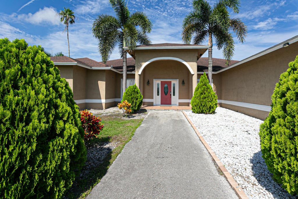 Photo of 173 S Greenstar Avenue, Pahokee, FL 33476 (MLS # B26068317)
