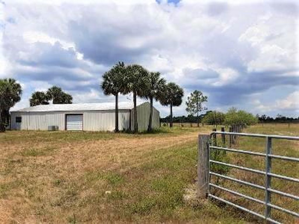 Photo of 1450 SE Bridge Road, Hobe Sound, FL 33455 (MLS # R11103661)