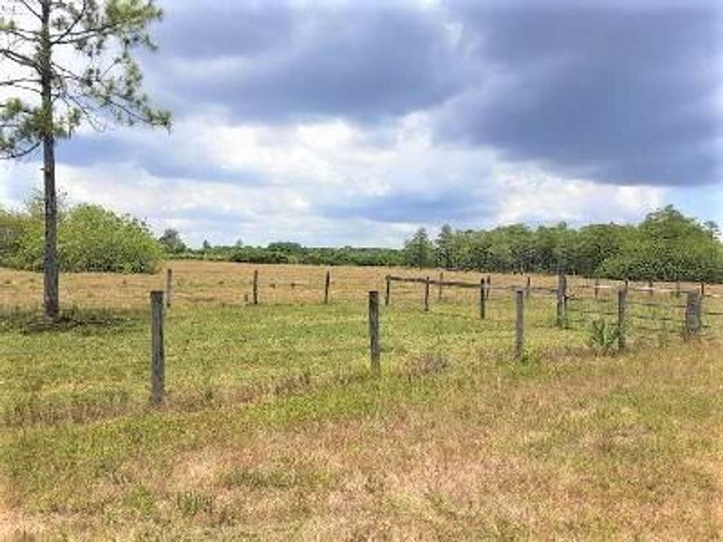 Photo of 1450 SE Bridge Road, Hobe Sound, FL 33455 (MLS # R11103661)